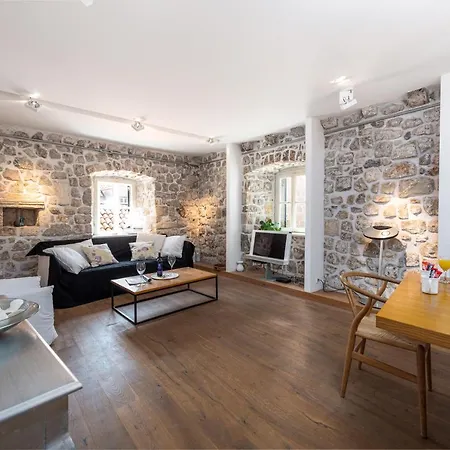 Apartment Tajmko דירה *